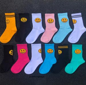 Drew Face Socken Biebers gleiche Himmelsee blau hellrosa farbenfrohe Mid -Tube -Sportstrümpfe für Männer und Frauen2876805