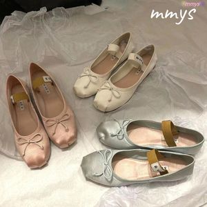 Miui Designer Schuh Luxus flacher Absatz Ballett Flach Yoga Casual Schuh für Frau Loafer Kleid Tanz Leder Leinwand Schuh Schwarz weiß rosa Bow Seide Sexy Walk Schuh