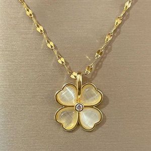 Pendant Necklaces Pendant Clover Necklaces for women Golden Not Fade Titanium Stainless steel Lips Chain for Girl Jewelry free shipping 240410