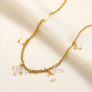 Colar geométrico Pingente de aço inoxidável clássico Luxo 18k Gold Gold Four Clover Letter Charm Festa de Aniversário de Charm Diário Desgaste