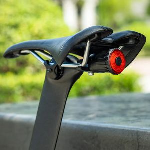 Rockbros Bicycle Tail Light Intelligent Brake Flashlight USB充電式MTBロードバイク警告灯の夜間サイクリングアクセサリー