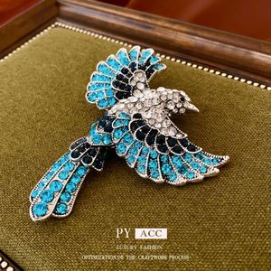 Vintage Diamond Studded Eagle Brosch, överdriven personlighet, avancerad känsla, kostymklipp, tung industri, nischtillbehör för kvinnor