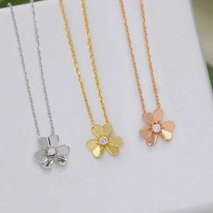 Pendant Necklaces European Fashion Luxury Gold Lucky Grass Clover Necklace For Women S925 Sterling Silver Exquisite Sweet Brand High-end Jewelry 240410