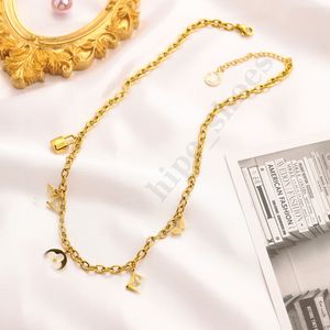 Fyra bladklöver halsband charm halsband rostfritt stål hänge klassisk lyx geometrisk halsband 18k guld bokstav design årsdag födelsedagsfest