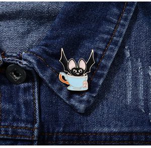 Halloween -Serie Brosche kreativer Fledermaus lustiger Pin Badge Bag Hut Accessoires Gothic Fledermaus Emaille Brosche Pins Badge Lappel Pin Broschen Kragen Jeans Jacke Mode Schmuck