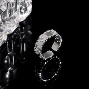 VVS de alta qualidade Diamond Vanclef Clover Rings Women Fashion Zircon Micro Inlaid Flor Aberce Ring Light Luxury Senior Jewelry With Brand Box