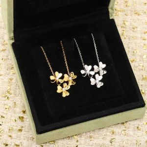 Hänghalsband berömda fina smycken 925 sterling silver guldklöver tre blommor halsband kvinnor toppkvalitet designer märke 240410
