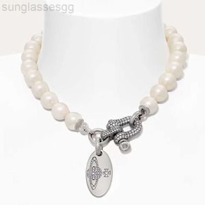 Designer Viviane Westwood Western Empress Dowager Fashionabla och personlig Saturn Pearl Lucky Horseshoe Buckle med diamanthalsband och krage kedja ursprung