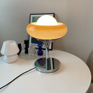 Lampy stołowe nordyckie jaja tarta japońska lampa w stylu japońsku brązowa retro kremowa biała abażurę żelazna dolna sypialnia Dekoracja nocna 309Q