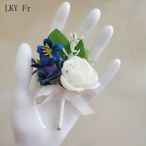 lky fr Corsage Weddingboutonnieres Blue Roses Silk Bracelet Flowers Groom Man Suit Buttonhole Brooch Pins結婚アクセサリー