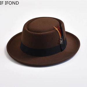 Hat da torta de porco vintage Mens rolou Brim Felt Fedora chapéu com penas gentilan igreja Cap Hats de jazz 240322