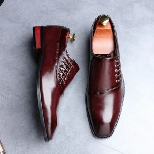 Buty mężczyźni skórzane buty Nowy styl Formalny sukienka ślubna Buty ślubne czerwone wino British Style Business Office koronkowe skórzane mokasyny 2020 UI98