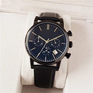 مصمم الساعات رجال ساعة Wristwatches الفاخرة العلامة التجارية لاعب الكوارتز الكوارتز لاعب الكوارتز ثلاث أسنان حركة مراقبة عرض تقويم حزام جلدي قطره 40 ملم