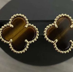 Brincos de charme Duas flores 4/quatro Folhas Clover de volta Mãe de pérola Sier Gold Titanium Agate para mulheres meninas Valentines Jóias de casamento Nice