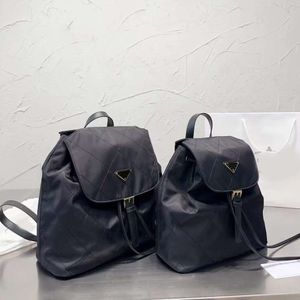 トートデザイナーは、ディスカウントファミリーでブランドの女性用バッグを販売しています新しい女性ナイロンバックパック大容量バッグ旅行