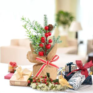 デスクミニチュアミニクリスマスツリー松ぼっくりを備えた小さな人工景観、クリスマスクラフト用の赤いベリーテーブルトップの装飾