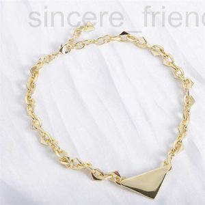 Pendant Necklaces designer Designer Mens Womens Gold Triangle Pendants Necklace Female Couple Golden Chain Jewelry On The Neck Gifts Accessories 2024 HFU0