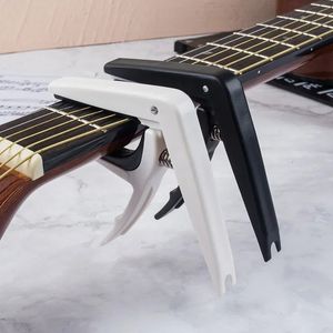 1PC Universal Guitar Capo ABS+Metal Snabbändringsklämm Nyckel för akustiska klassiska elektriska gitarrdelar Tillbehör