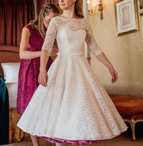 Vintage te längd spets bröllopsklänningar med veck fuchsia kjol en linje elegant brudklänning öppen baksida båge klassisk kort brudklänning