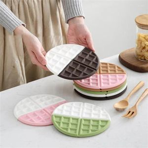 Tavolo tavoli placche di piastrelle da cucina in silicone resistente al calore resistente al waffle non slip accessori ciotola bocchetta creativa stoviglie antiscade creativa