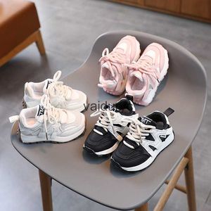 Sneakers barn trendiga skor avslappnad vår och höst ny andningssport 1-3 till 5 år gammal 6 baby mjuk sula läder topp h240411