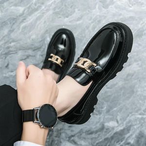 Lässige Schuhe Herren-Slipper hochwertiger Lederkleid handgefertigt atmungsaktiven schlechbaren männlichen Mocassin Männer Geschäft Formal Formal