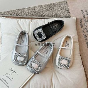 Sneakers Korean version Rhinestone Childrens Leather Shoes Spring and Autumn New Girl Shallow Mouth Single Little Black Performance Dress Princess H240411