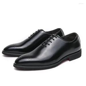 Buty zwykłe marka 2024 Wielka rozmiar 38-46 skórzane mężczyźni spiczasty palce bzdura Oxford Classic Flat Designer Male Comfy Footwear