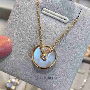 High End Designer Halsband Carter High Version Double Sided Talisman Necklace For Women Collarbone Pendant Light Luxury and White Fritillaria Design med riktig logotyp