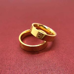 Designer -Charme Carter Sha Gold Ring Imitation Glossy Face für Frauen mit hohem Erscheinungswert Ehepaargeschenk verblasst nicht