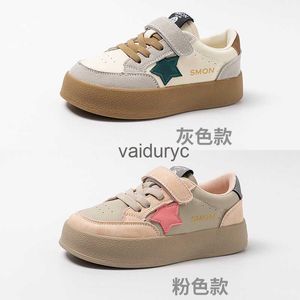 أحذية Sneakers Girls Childrens Casual Board 2023 Spring and Autumn Mid Mid Midrens Childrens Parent Child Low Top Sports Trend St H240411