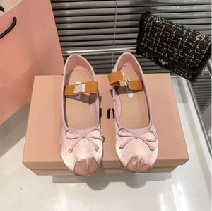 2023 Mode Luxus Designer Kleid Schuhe Frauen rosa Ballettschuhe Frauen Bogenschuhe Französische Satin Flachschuhe Mary Jane Flat Schuhe Pink Red Ngerhs