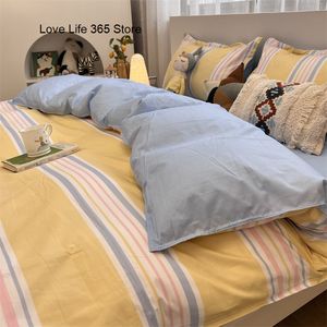 Set di biancheria da letto a strisce minimalista nordica Golden Line Queen Cover Polyester Summer Luxury Sheot Full Size Camera