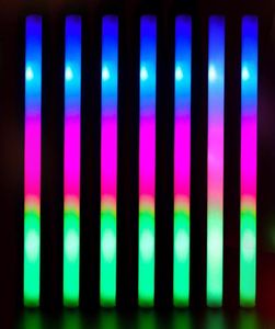 パーティーデコレーションRGB LEDグロースティック照明は、結婚式のコンサートおもちゃのための暗いマルチカラースティックカスタマイズされたロゴ220PCS6825029