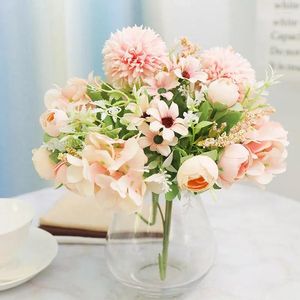 Dekorativa blommor 7-utdragna blandade blommor Bud Rose Wedding Bouquet Artificial Pink Red Silk Fake Bunch Home Party Decoration