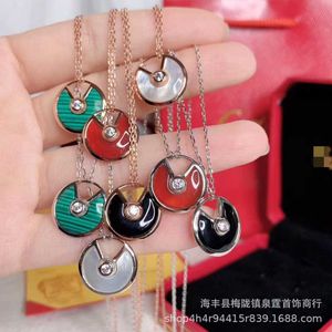 Designer charm Carter circular amulet necklace with niche design light luxury and fashionable high-end Fritillaria accessories collarbone chain