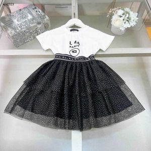 ファッションベビートラックスーツサマーガールズTシャツスーツキッズデザイナー服サイズ110-160 cm Tシャツと黒の多層レーススカート24april