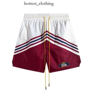 Rhude uomini pantaloncini da spiaggia traspiranti uomini da donna in mesh casual pista oversize traspirante a cortometraggi rhude pantaloncini da cantiere per la spedizione gratuita per pantaloncini in bianco e nero 342