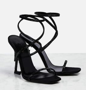 العلامة التجارية الصيفية الفاخرة جيري صندل أحذية المرأة من الساتان الساتان المصبوبة بالبلورة