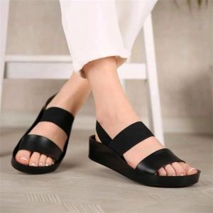 2023 Nya sandaler sommarplattformskor kvinnor strand utanför tofflor man mjuk tjock sula icke-halk inomhus glider cool svart
