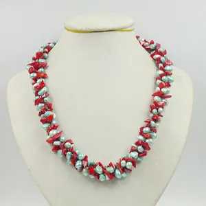 Koker 3 -strängar av naturlig barock pärla och oregelbunden röd korall. Sticka det vackraste kvinnors halsband. 23 tum