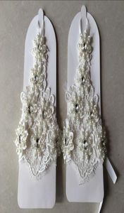 2017 Neue Luxus Full Lace Pearls Brauthandschuhe Hochzeitshandschuhe Hochzeitszubehör für Bräute Fingerless Länge ein SI7955574