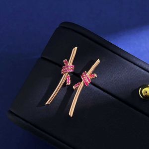 Luxury Brand T Home Series Copper Plated 18k Rose Gold Diamond Design med Cross Knot Högkvalitativ örhängen med logotyp