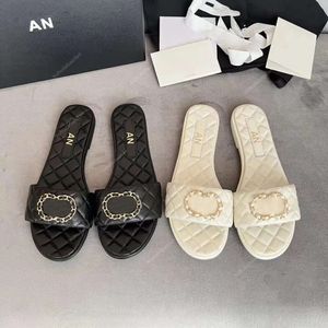 Ny stil kanal toffel lyxdesigner glida platt semester strand läder toppkvalitet kvinnor sandal loafer skjutare sommar pool mule män utomhus sandal storlek 35-42 låda