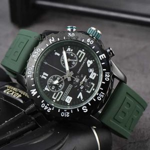 Mens Watch Quartz Dayanıklılık Pro Avenger Chronograf 44mm Saatler Çok Renkler Kauçuk Erkek Tasarımcı Saatleri Yüksek Kaliteli Cam Kol saatleri