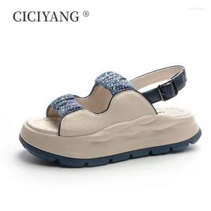 Vestido sapatos ciciyang sandals femininas couro genuíno 2024 verão de sola grossa feminina de ladra de praia casual moda