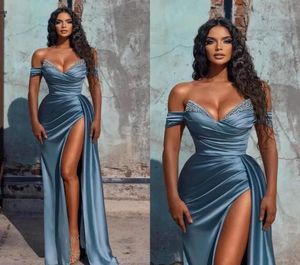 2022 Elegant Off The Shoulder Satin Mermaid Evening Dresses Beaded Ruched High Split Sweep Train Formal Party Arabic Prom Dresses 2037831