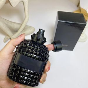 Luksusowy parfum dla man zapach rockstud noir edt eau de toalety spray 100 ml 3.4 fl.OZ Najwyższa jakość mężczyzny Kolonia długotrwały zapachy zapachowe Prezenty Szybki statek