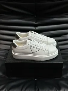 2024 Nya designerskor tränare sneaker svart denim blå gröna röda mens casual sneakers låga plattform män tränare storlek 38-45 edj0101