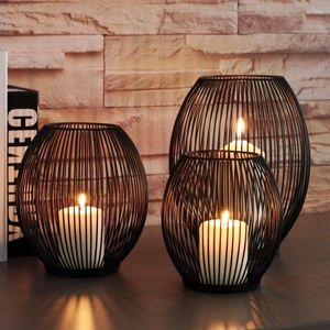 Candle Holders Romantic Hollow Iron Black Lantern Candlestick Decoration Props Christmas Lighting Home